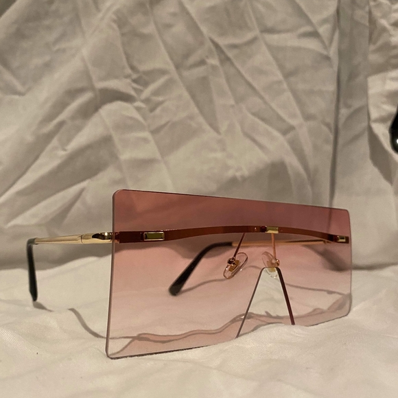 Sunglesses - Picture 5 of 16